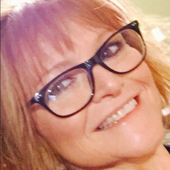 Meet your Posher Cindy AKA Gigi ♥️ - Picture 1 of 4